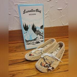 Sz 7 Made In CANADA Laurentian Chief Leather Women's Moccasin Slippers